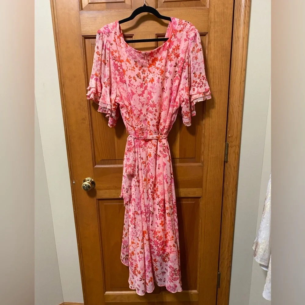 NWT DKNY Plus Size Floral Ruffled Sleeve Dress - Picture 4 of 6